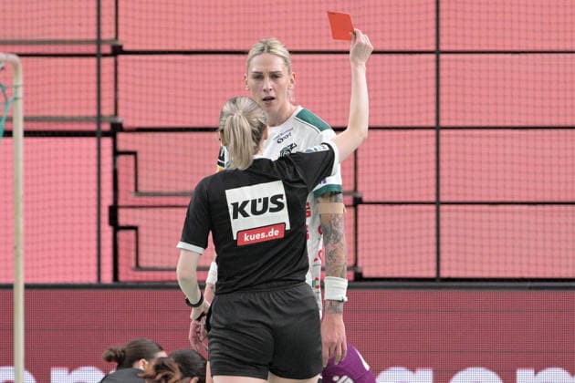 Luisa Schulze (FrischAuf Goeppingen, 33) sieht die Rote Karte TusSies Metzingen vs. FrischAuf Goeppingen , Handball, Alsco HBF, 21.Ligaspieltag, Saison 2025 2026, 28.03.2026 TusSies Metzingen vs. FrischAuf Goeppingen , Handball, Alsco HBF, 21.Ligaspieltag, Saison 2025 2026, 28.03.2026 Tuebingen Copyright: xEibner-Pressefoto TobiasxBaurx EP_TBR