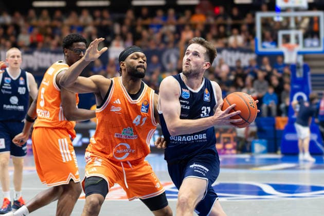 Sport Bilder des Tages Lloyd Pandi (Vechta, 41), Spencer Reaves (MBC, 31), Syntainics MBC vs. Rasta Vechta, Basketball, 1. Bundesliga, Maenner, 26. Spieltag, Saison 2025 26, 28.03.2026. Weißenfels Stadthalle Sachsen-Anhalt Deutschland