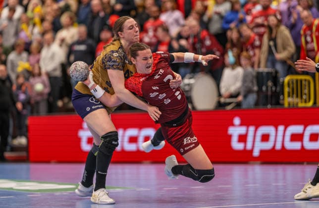 GER, Bensheim, HSG Bensheim Auerbach Flames vs Buxtehuder SV, Alsco Handball Bundesliga Frauen, Handball, DHB, Spielzeit 2025 2026, Weststadthalle Bensheim, 21. Spieltag im Bild v.l.: Jolina Huhnstock (Buxtehuder SV Frauen 45), Mareike Thomaier (HSG Bensheim Auerbach Flames Frauen 2) DFB DFL REGULATIONS PROHIBIT ANY USE OF PHOTOGRAPHS AS IMAGE SEQUENCES AND OR QUASI-VIDEO, 28.03.2026 Copyright: HMBxMedia HendrikxHamelau