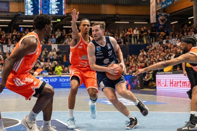 Spencer Reaves (Syntainics MBC, 31) bahnt sich seinen Weg durch die gegnerische Abwehr Syntainics MBC vs. Rasta Vechta, Basketball, 1. Basketball Bundesliga, 26. Spieltag, Saison 2025 2026, 28.03.2026 Syntainics MBC vs. Rasta Vechta, Basketball, 1. Basketball Bundesliga, 26. Spieltag, Saison 2025 2026, 28.03.2026 Weissenfels Copyright: xEibner-Pressefoto PiaxSchindlerx EP_PSR