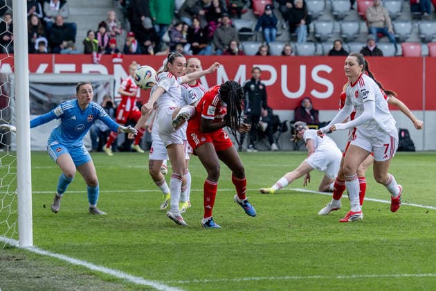 Edna Imade (FC Bayern Muenchen Frauen, 29) bei ihrem Tor zum 1:0 gegen Lourdes Romero (Torfrau, 1. FC Nuernberg, 25) und ihre Vorderleute GER, FC Bayern Muenchen Frauen vs. 1. FC Nuernberg, Fussball, Google Pixel Frauen-Bundesliga, 22. Spieltag, Saison 2025 2026, 28.03.2026. (DFL DFB REGULATIONS PROHIBIT ANY USE OF PHOTOGRAPHS as IMAGE SEQUENCES and or QUASI-VIDEO). GER, FC Bayern Muenchen Frauen vs. 1. FC Nuernberg, Fussball, Google Pixel Frauen-Bundesliga, 22. Spieltag, Saison 2025 2026, 28.03.2026. Muenchen Copyright: xEibner-Pressefoto HeikexFeinerx EP_HFR