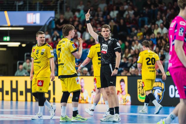 Marvin Kix (HSG Krefeld Niederrhein, 07) erhaelt eine 2min Zeitstrafe HSG Krefeld Niederrhein vs. TSV Bayer Dormagen, Handball, 2.HBL, 25.Spieltag, Saison 2025 26, 28.03.2026, HSG Krefeld Niederrhein vs. TSV Bayer Dormagen, Handball, 2.HBL, 25.Spieltag, Saison 2025 26, 28.03.2026 Krefeld Copyright: xEibner-Pressefoto LukasxBaldygax EP_LBA