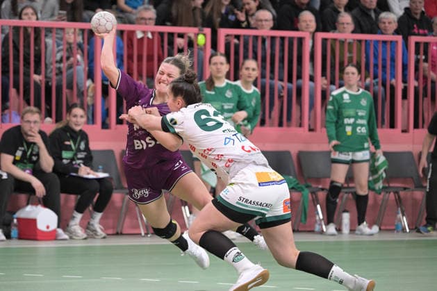 Nele Franz (TusSies Metzingen, 10) am mit Ball gegen Stephanie Elies (FrischAuf Goeppingen, 63) TusSies Metzingen vs. FrischAuf Goeppingen , Handball, Alsco HBF, 21.Ligaspieltag, Saison 2025 2026, 28.03.2026 TusSies Metzingen vs. FrischAuf Goeppingen , Handball, Alsco HBF, 21.Ligaspieltag, Saison 2025 2026, 28.03.2026 Tuebingen Copyright: xEibner-Pressefoto TobiasxBaurx EP_TBR