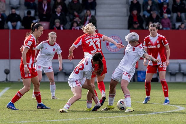 Natalia Padilla Bidas (FC Bayern Muenchen Frauen, 23) und Luzie Zaehringer (FC Bayern Muenchen Frauen, 33) im Kampf um den Ball mit Maelle Seguin (1. FC Nuernberg, 28) und Aneta Polaskova (1. FC Nuernberg, 26) GER, FC Bayern Muenchen Frauen vs. 1. FC Nuernberg, Fussball, Google Pixel Frauen-Bundesliga, 22. Spieltag, Saison 2025 2026, 28.03.2026. (DFL DFB REGULATIONS PROHIBIT ANY USE OF PHOTOGRAPHS as IMAGE SEQUENCES and or QUASI-VIDEO). GER, FC Bayern Muenchen Frauen vs. 1. FC Nuernberg, Fussball, Google Pixel Frauen-Bundesliga, 22. Spieltag, Saison 2025 2026, 28.03.2026. Muenchen Copyright: xEibner-Pressefoto HeikexFeinerx EP_HFR
