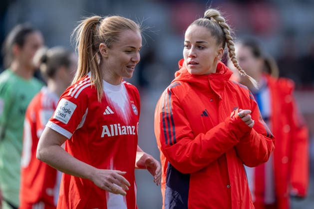 Glodis Perla Viggosdottir (FC Bayern Muenchen Frauen, 04) und Giulia Gwinn (FC Bayern Muenchen Frauen, 07) freuen sich ueber den Sieg GER, FC Bayern Muenchen Frauen vs. 1. FC Nuernberg, Fussball, Google Pixel Frauen-Bundesliga, 22. Spieltag, Saison 2025 2026, 28.03.2026. (DFL DFB REGULATIONS PROHIBIT ANY USE OF PHOTOGRAPHS as IMAGE SEQUENCES and or QUASI-VIDEO). GER, FC Bayern Muenchen Frauen vs. 1. FC Nuernberg, Fussball, Google Pixel Frauen-Bundesliga, 22. Spieltag, Saison 2025 2026, 28.03.2026. Muenchen Copyright: xEibner-Pressefoto HeikexFeinerx EP_HFR