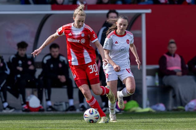 Kampf um den Ball Zweikampf zwischen Carolin Simon (FC Bayern Muenchen Frauen, 30) und Sanja Homann (1. FC Nuernberg, 19) GER, FC Bayern Muenchen Frauen vs. 1. FC Nuernberg, Fussball, Google Pixel Frauen-Bundesliga, 22. Spieltag, Saison 2025 2026, 28.03.2026. (DFL DFB REGULATIONS PROHIBIT ANY USE OF PHOTOGRAPHS as IMAGE SEQUENCES and or QUASI-VIDEO). GER, FC Bayern Muenchen Frauen vs. 1. FC Nuernberg, Fussball, Google Pixel Frauen-Bundesliga, 22. Spieltag, Saison 2025 2026, 28.03.2026. Muenchen Copyright: xEibner-Pressefoto HeikexFeinerx EP_HFR