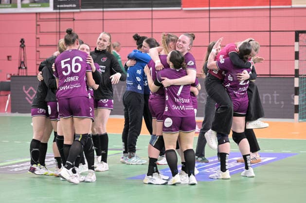 die TusSies feiern den 34:31 Heimsieg TusSies Metzingen vs. FrischAuf Goeppingen , Handball, Alsco HBF, 21.Ligaspieltag, Saison 2025 2026, 28.03.2026 TusSies Metzingen vs. FrischAuf Goeppingen , Handball, Alsco HBF, 21.Ligaspieltag, Saison 2025 2026, 28.03.2026 Tuebingen Copyright: xEibner-Pressefoto TobiasxBaurx EP_TBR