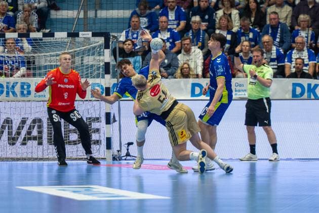 Bertram Obling, Torwart, (VfL Gummersbach 16), Justus Fischer, Kreislaeufer, (TSV Hannover-Burgdorf 54),Julian Koester, Rueckraum, (VfL Gummersbach 7), Miro Schluroff, Rueckraum, (VfL Gummersbach 15), VfL Gummersbach vs. TSV Hannover-Burgdorf, Daikin Handball Bundesliga, Herren , 26. Spieltag, 28.03.2026 Gummersbach NRW Deutschland