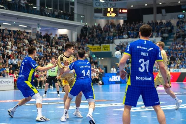 Julian Koester, Rueckraum, (VfL Gummersbach 7), RenÄrs UÅ¡Äins, Rueckraum, (TSV Hannover-Burgdorf 10),Teitur Oern Einarsson, Rueckraum, (VfL Gummersbach 14), Kay Smits, Rueckraum, (VfL Gummersbach 31), VfL Gummersbach vs. TSV Hannover-Burgdorf, Daikin Handball Bundesliga, Herren , 26. Spieltag, 28.03.2026 Gummersbach NRW Deutschland