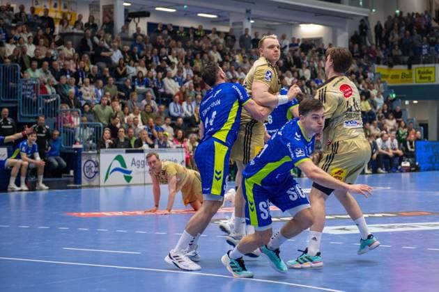 Justus Fischer, Kreislaeufer, (TSV Hannover-Burgdorf 54),Kay Smits, Rueckraum, (VfL Gummersbach 31), Teitur Oern Einarsson, Rueckraum, (VfL Gummersbach 14), VfL Gummersbach vs. TSV Hannover-Burgdorf, Daikin Handball Bundesliga, Herren , 26. Spieltag, 28.03.2026 Gummersbach NRW Deutschland