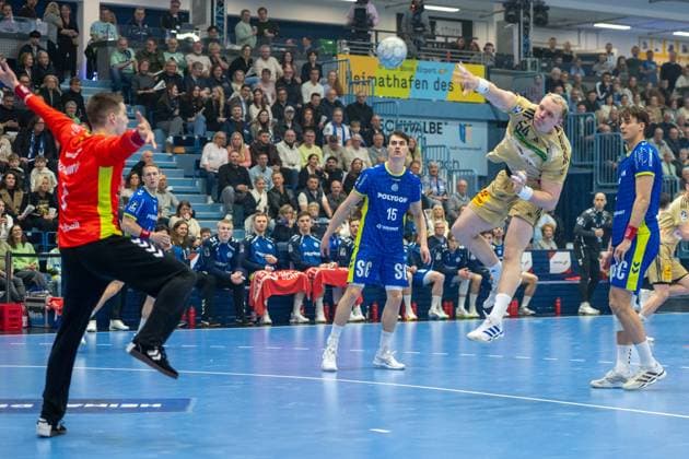 Dominik Kuzmanović, Torwart, (VfL Gummersbach 1), Justus Fischer, Kreislaeufer, (TSV Hannover-Burgdorf 54),Julian Koester, Rueckraum, (VfL Gummersbach 7), Miro Schluroff, Rueckraum, (VfL Gummersbach 15), VfL Gummersbach vs. TSV Hannover-Burgdorf, Daikin Handball Bundesliga, Herren , 26. Spieltag, 28.03.2026 Gummersbach NRW Deutschland