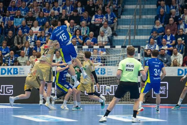 Marian Michalczik, Rueckraum, (TSV Hannover-Burgdorf 22),Miro Schluroff, Rueckraum, (VfL Gummersbach 15), Kay Smits, Rueckraum, (VfL Gummersbach 31), VfL Gummersbach vs. TSV Hannover-Burgdorf, Daikin Handball Bundesliga, Herren , 26. Spieltag, 28.03.2026 Gummersbach NRW Deutschland