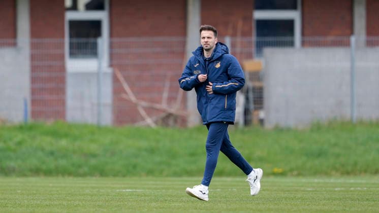 Rico Weber (Trainer, Cheftrainer, TSG II), Freisteller, Ganzkörper, Einzelbild, Einzelfoto, Aktion, Action, 29.03.2026, St. Leon-Rot (Deutschland), Fussball, Frauen, Regionalliga Süd, TSG 1899 Hoffenheim U20 - SV 67 Weinberg, 29.03.2026, St. Leon-Rot (Deutschland), Fussball, Frauen, Regionalliga Süd, TSG 1899 Hoffenheim U20 - SV 67 Weinberg, DFB DFL REGULATIONS PROHIBIT ANY USE OF PHOTOGRAPHS AS IMAGE SEQUENCES AND OR QUASI-VIDEO.