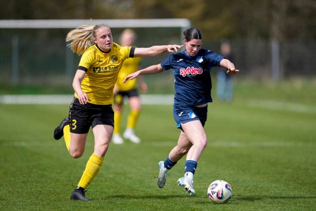 v.li.: Mara Grimm (Weinberg, 3), Victoria Säring (TSG II, 27), Zweikampf, Spielszene, Duell, duel, tackle, tackling, Dynamik, Action, Aktion, 29.03.2026, St. Leon-Rot (Deutschland), Fussball, Frauen, Regionalliga Süd, TSG 1899 Hoffenheim U20 - SV 67 Weinberg, 29.03.2026, St. Leon-Rot (Deutschland), Fussball, Frauen, Regionalliga Süd, TSG 1899 Hoffenheim U20 - SV 67 Weinberg, DFB DFL REGULATIONS PROHIBIT ANY USE OF PHOTOGRAPHS AS IMAGE SEQUENCES AND OR QUASI-VIDEO.