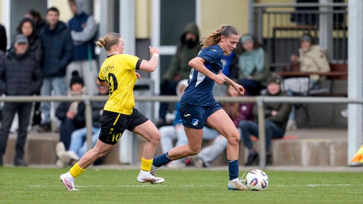v.li.: Lea Würth (Weinberg, 10), Svenja Vöhringer (TSG II, 24), Zweikampf, Spielszene, Duell, duel, tackle, tackling, Dynamik, Action, Aktion, 29.03.2026, St. Leon-Rot (Deutschland), Fussball, Frauen, Regionalliga Süd, TSG 1899 Hoffenheim U20 - SV 67 Weinberg, 29.03.2026, St. Leon-Rot (Deutschland), Fussball, Frauen, Regionalliga Süd, TSG 1899 Hoffenheim U20 - SV 67 Weinberg, DFB DFL REGULATIONS PROHIBIT ANY USE OF PHOTOGRAPHS AS IMAGE SEQUENCES AND OR QUASI-VIDEO.