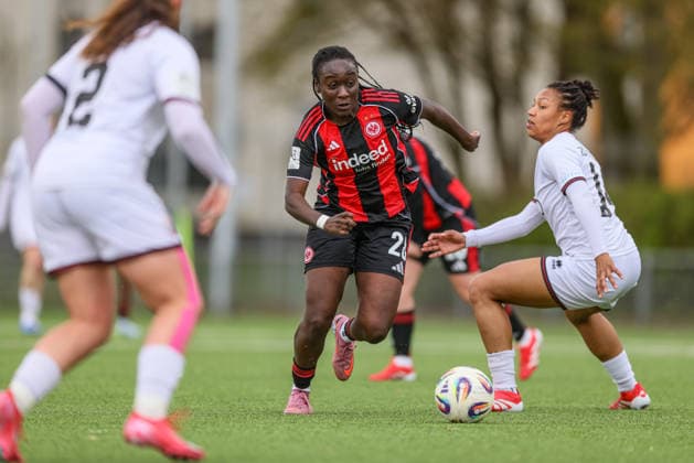 GER, Frankfurt, Eintracht Frankfurt II vs FC Ingolstadt, 2. Frauen Bundesliga, Fussball, DFB, Spielzeit 2025 2026, Stadion am Brentanobad, 21. Spieltag im Bild v.l.: Mira Arouna (Eintracht Frankfurt II 28), Melissa Kuya Strobel (FC Ingolstadt Frauen 14) DFB DFL REGULATIONS PROHIBIT ANY USE OF PHOTOGRAPHS AS IMAGE SEQUENCES AND OR QUASI-VIDEO, 29.03.2026 Copyright: HMBxMedia HendrikxHamelau