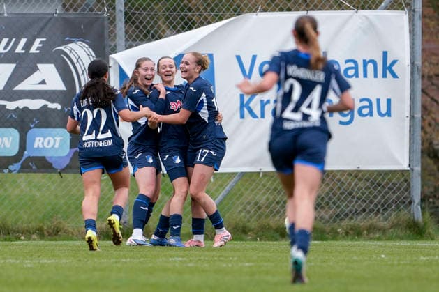 v.li.: Jasmin Bornemann (TSG II, 22), Tala Mia Winter (TSG II, 9), Torschützin Vivien Victoria Thomann (TSG II, 4), Jule Krips (TSG II, 17), Svenja Vöhringer (TSG II, 24), Spielerinnen der TSG 1899 Hoffenheim II (U20), jubeln über das Tor zum 1:0, Jubel, Torjubel, Torerfolg, celebrate the goal, goal, celebration, jubelt ueber das Tor, Freuen, Freude, freut sich, optimistisch, positiv, Spielszene, Highlight, Action, Aktion, 29.03.2026, St. Leon-Rot (Deutschland), Fussball, Frauen, Regionalliga Süd, TSG 1899 Hoffenheim U20 - SV 67 Weinberg, 29.03.2026, St. Leon-Rot (Deutschland), Fussball, Frauen, Regionalliga Süd, TSG 1899 Hoffenheim U20 - SV 67 Weinberg, DFB DFL REGULATIONS PROHIBIT ANY USE OF PHOTOGRAPHS AS IMAGE SEQUENCES AND OR QUASI-VIDEO.