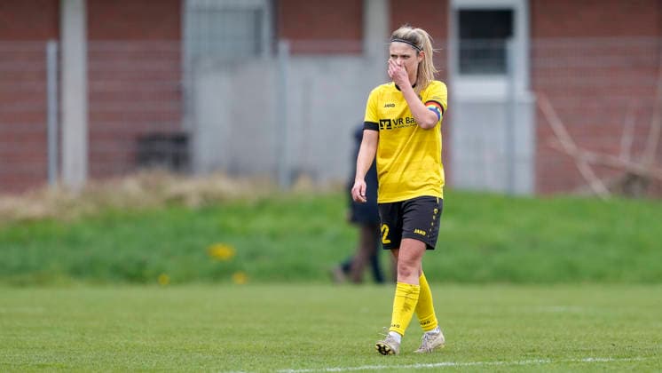 Anna Hofrichter (Weinberg, 12), Spielerin, Spielerinnen vom SV 67 Weinberg, enttäuscht über die Niederlage, Enttäuschung nach dem Schlusspfiff, Highlight, Verlierer, verloren, Frustration, disappointed, pessimistisch, 29.03.2026, St. Leon-Rot (Deutschland), Fussball, Frauen, Regionalliga Süd, TSG 1899 Hoffenheim U20 - SV 67 Weinberg, 29.03.2026, St. Leon-Rot (Deutschland), Fussball, Frauen, Regionalliga Süd, TSG 1899 Hoffenheim U20 - SV 67 Weinberg, DFB DFL REGULATIONS PROHIBIT ANY USE OF PHOTOGRAPHS AS IMAGE SEQUENCES AND OR QUASI-VIDEO.