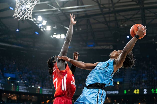 Leonard Thorpe Jr. (Veolia Towers Hamburg, 02) beim Korbleger, Wenyen Gabriel (FC Bayern Muenchen Basketball, 32), GER, Veolia Towers Hamburg vs FC Bayern Muenchen Basketball, Basketball, Bundesliga, Spieltag 22, Saison 2025 2026, 29.03.2026 GER, Veolia Towers Hamburg vs FC Bayern Muenchen Basketball, Basketball, Bundesliga, Spieltag 22, Saison 2025 2026, 29.03.2026 Hamburg Copyright: xEibner-Pressefoto MaxxVincenx EP_MVN