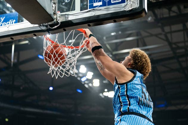 Zacharie Perrin (Veolia Towers Hamburg, 52) beim Dunk, GER, Veolia Towers Hamburg vs FC Bayern Muenchen Basketball, Basketball, Bundesliga, Spieltag 22, Saison 2025 2026, 29.03.2026 GER, Veolia Towers Hamburg vs FC Bayern Muenchen Basketball, Basketball, Bundesliga, Spieltag 22, Saison 2025 2026, 29.03.2026 Hamburg Copyright: xEibner-Pressefoto MaxxVincenx EP_MVN