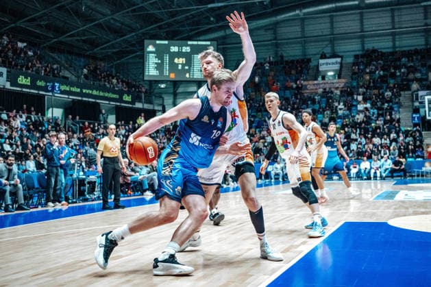 Till Pape (Skyliners Frankfurt, 19), Andy van Vliet (Rostock Seawolves 81) GER, Skyliners Frankfurt vs. Rostock Seawolves, easycredit BBL, Bundesliga, 26 Spieltag, Saison 2025 2026. 29.03.2026 Eibner-Pressefoto Attila Ziga GER, Skyliners Frankfurt vs. Rostock Seawolves, easycredit BBL, Bundesliga, 26 Spieltag, Saison 2025 2026. 29.03.2026 Frankfurt am Main Copyright: xEibner-Pressefotox EP_AZA