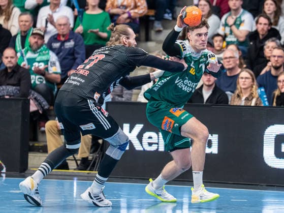Victor Kloeve (Frisch Auf Goeppingen, 07) im Zweikampf mit Antonio Metzner (HC Erlangen, 27), Frisch Auf Goeppingen vs. HC Erlangen, Handball, 1. Bundesliga, Herren, Spielzeit 2025 2026, 29.03.2026, Frisch Auf Goeppingen vs. HC Erlangen, Handball, 1. Bundesliga, Herren, Spielzeit 2025 2026, 29.03.2026 Goeppingen Copyright: xEibner-Pressefoto MichaelxSchmidx EP_MST