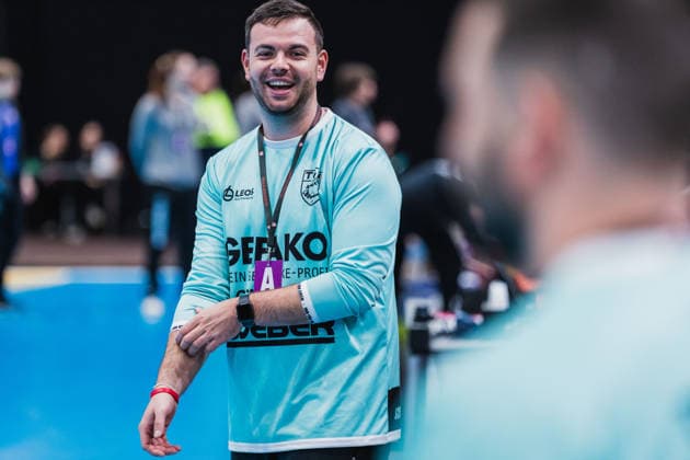 Manel Cirac (TG Nuettingen, Trainer) freut sich vor dem Spiel TSV Bayer 04 Leverkusen vs. TG Nuertingen, Handball, 2.Handball-Bundesliga, 22.Spieltag, Saison 2025 26, 29.03.2026, TSV Bayer 04 Leverkusen vs. TG Nuertingen, Handball, 2.HBL, 22.Spieltag, Saison 2025 26, 29.03.2026 Leverkusen Copyright: xEibner-Pressefoto LukasxBaldygax EP_LBA