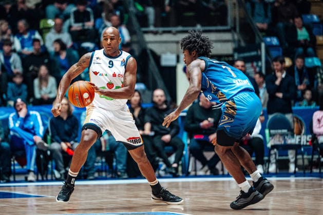 DeAndre Lansdowne(Rostock Seawolves 09), Isaiah Swope (Skyliners Frankfurt, 01) GER, Skyliners Frankfurt vs. Rostock Seawolves, easycredit BBL, Bundesliga, 26 Spieltag, Saison 2025 2026. 29.03.2026 Eibner-Pressefoto Attila Ziga GER, Skyliners Frankfurt vs. Rostock Seawolves, easycredit BBL, Bundesliga, 26 Spieltag, Saison 2025 2026. 29.03.2026 Frankfurt am Main Copyright: xEibner-Pressefotox EP_AZA