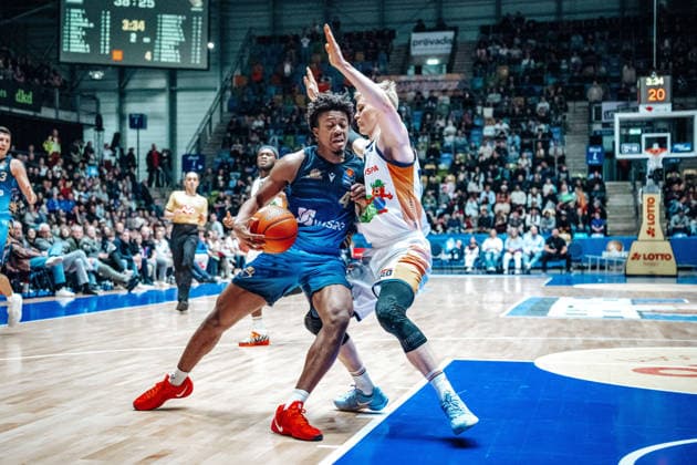 Nahiem Alleyne (Skyliners Frankfurt, 04), Lukasz Kolenda (Rostock Seawolves 10) GER, Skyliners Frankfurt vs. Rostock Seawolves, easycredit BBL, Bundesliga, 26 Spieltag, Saison 2025 2026. 29.03.2026 Eibner-Pressefoto Attila Ziga GER, Skyliners Frankfurt vs. Rostock Seawolves, easycredit BBL, Bundesliga, 26 Spieltag, Saison 2025 2026. 29.03.2026 Frankfurt am Main Copyright: xEibner-Pressefotox EP_AZA