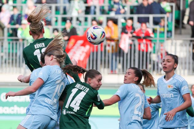 VfL vs. Berlin, BL Frauen Wolfsburg, 29.03.2026, Fußball, Frauen, Google Pixel Bundesliga, Saison 2025 2026, VfL Wolfsburg vs FC Union Berlin, Camilla Küver (VfL Wolfsburg) macht Kopfballtor zum 2:3, Smilla Vallotto (VfL Wolfsburg), Nele Bauereisen (Union Berlin) AOK Stadion Niedersachsen Deutschland