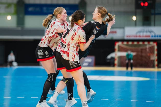 Nora Erhardt (TG Nuettingen, 14), Lisa Wieder (TG Nuettingen, 07) und Astrid Richartz (TSV Bayer 04 Leverkusen, 06), Zweikampf TSV Bayer 04 Leverkusen vs. TG Nuertingen, Handball, 2.Handball-Bundesliga, 22.Spieltag, Saison 2025 26, 29.03.2026, TSV Bayer 04 Leverkusen vs. TG Nuertingen, Handball, 2.HBL, 22.Spieltag, Saison 2025 26, 29.03.2026 Leverkusen Copyright: xEibner-Pressefoto LukasxBaldygax EP_LBA