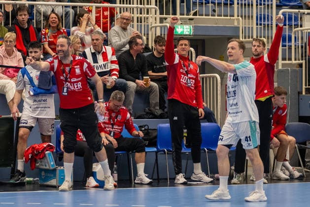 Unruhe auf der Bietigheimer Bank. TuSEM Essen vs. SG BBM Bietigheim, Handball, 2. HBL, 25. Spieltag, Saison 2025 2026, 29.03.2026 TuSEM Essen vs. SG BBM Bietigheim, Handball, 2. HBL, 25. Spieltag, Saison 2025 2026, 29.03.2026 Essen Copyright: xEibner-Pressefoto ThomasxHaeslerx EP_THR