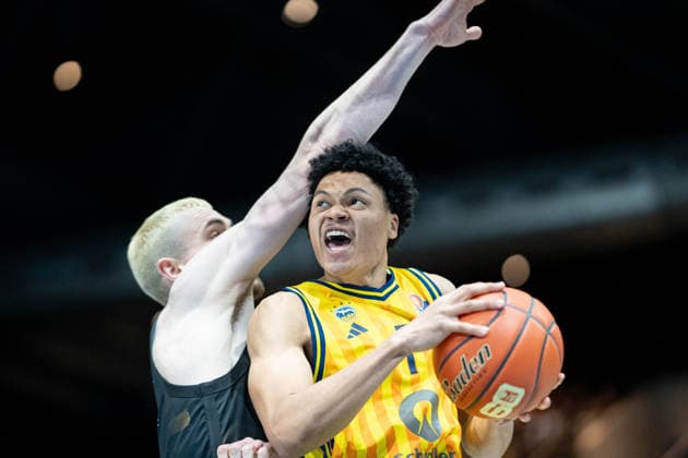 Jack Kayil (Nr. 7 Alba Berlin) gegen Philipp Hartwich (Nr. 15 Basketball Loewen Braunschweig) GER, Basketball Loewen Braunschweig gegen Alba Berlin, Basketball, easyCredit BBL, Woche 26, Spielzeit 2025 26, 29.03.2026 GER, Basketball Loewen Braunschweig gegen Alba Berlin, Basketball, easyCredit BBL, Woche 26, Spielzeit 2025 26, 29.03.2026 Braunschweig Copyright: xEibner-Pressefoto DanielxREINELTx EP_DRT