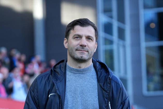Edmond Kapllani (SC Freiburg, Trainer) , Deutschland, Fussball, GooglePixel Frauen-Bundesliga, 22.Spieltag, 2025 2026, SC Freiburg vs. TSG 1899 Hoffenheim, 29.03.2026, Dreisamstadion, Freiburg, Deutschland DFB REGULATIONS PROHIBIT ANY USE OF PHOTOGRAPHS AS IMAGE SEQUENCES AND OR QUASI-VIDEO. Freiburg Dreisamstadion Baden-Wuerttemberg Deutschland Copyright: xArnexAmbergx