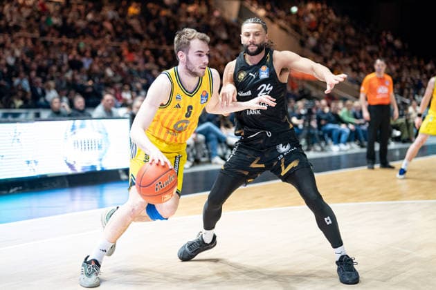 Malte Delow (Nr. 6 Alba Berlin) gegen Kaza Kajami-Keane (Nr. 24 Basketball Loewen Braunschweig) GER, Basketball Loewen Braunschweig gegen Alba Berlin, Basketball, easyCredit BBL, Woche 26, Spielzeit 2025 26, 29.03.2026 GER, Basketball Loewen Braunschweig gegen Alba Berlin, Basketball, easyCredit BBL, Woche 26, Spielzeit 2025 26, 29.03.2026 Braunschweig Copyright: xEibner-Pressefoto DanielxREINELTx EP_DRT