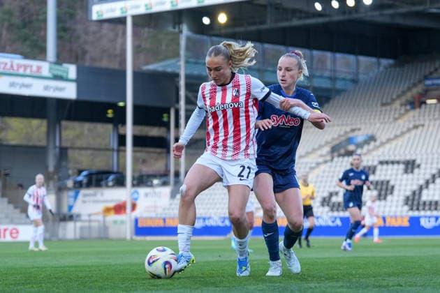 Sophie Nachtigall (SC Freiburg, 27) im Zweikampf mit Vanessa Diehm (TSG Hoffenheim, 06) , Deutschland, Fussball, GooglePixel Frauen-Bundesliga, 22.Spieltag, 2025 2026, SC Freiburg vs. TSG 1899 Hoffenheim, 29.03.2026, Dreisamstadion, Freiburg, Deutschland DFB REGULATIONS PROHIBIT ANY USE OF PHOTOGRAPHS AS IMAGE SEQUENCES AND OR QUASI-VIDEO. Freiburg Dreisamstadion Baden-Wuerttemberg Deutschland Copyright: xArnexAmbergx
