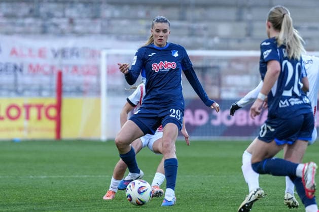 Selina Cerci (TSG Hoffenheim, 29) am Ball , Deutschland, Fussball, GooglePixel Frauen-Bundesliga, 22.Spieltag, 2025 2026, SC Freiburg vs. TSG 1899 Hoffenheim, 29.03.2026, Dreisamstadion, Freiburg, Deutschland DFB REGULATIONS PROHIBIT ANY USE OF PHOTOGRAPHS AS IMAGE SEQUENCES AND OR QUASI-VIDEO. Freiburg Dreisamstadion Baden-Wuerttemberg Deutschland Copyright: xArnexAmbergx