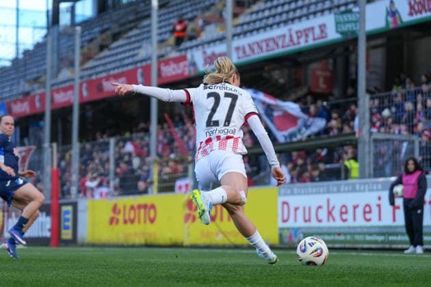 Sophie Nachtigall (SC Freiburg, 27) am Ball , Deutschland, Fussball, GooglePixel Frauen-Bundesliga, 22.Spieltag, 2025 2026, SC Freiburg vs. TSG 1899 Hoffenheim, 29.03.2026, Dreisamstadion, Freiburg, Deutschland DFB REGULATIONS PROHIBIT ANY USE OF PHOTOGRAPHS AS IMAGE SEQUENCES AND OR QUASI-VIDEO. Freiburg Dreisamstadion Baden-Wuerttemberg Deutschland Copyright: xArnexAmbergx