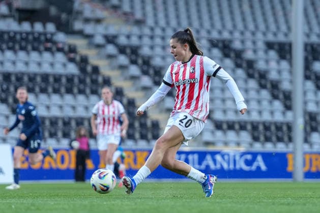 Leela Egli (SC Freiburg, 20) am Ball , Deutschland, Fussball, GooglePixel Frauen-Bundesliga, 22.Spieltag, 2025 2026, SC Freiburg vs. TSG 1899 Hoffenheim, 29.03.2026, Dreisamstadion, Freiburg, Deutschland DFB REGULATIONS PROHIBIT ANY USE OF PHOTOGRAPHS AS IMAGE SEQUENCES AND OR QUASI-VIDEO. Freiburg Dreisamstadion Baden-Wuerttemberg Deutschland Copyright: xArnexAmbergx