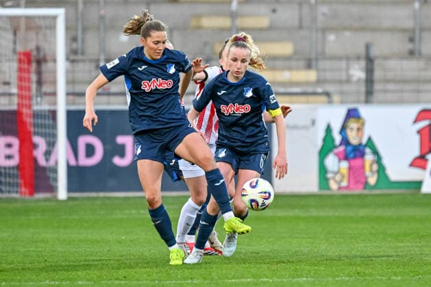 Lisann Kaut (TSG Hoffenheim, 04) am Ball, Vanessa Diehm (TSG Hoffenheim, 06) GER, SC Freiburg - TSG Hoffenheim, Frauen-Fussball, Google Pixel Frauen-Bundesliga, 22. Spieltag, Saison 2025 2026, 29.03.2026 DFB REGULATIONS PROHIBIT ANY USE OF PHOTOGRAPHS AS IMAGE SEQUENCES AND OR QUASI-VIDEO GER, SC Freiburg - TSG Hoffenheim, Frauen-Fussball, Google Pixel Frauen-Bundesliga, 22. Spieltag, Saison 2025 2026, 29.03.2026 Freiburg Copyright: xEibner-Pressefoto ThomasxHessx EP_THS