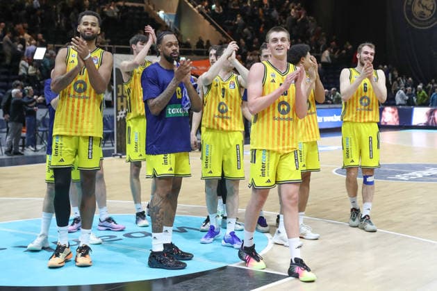 29.03.2026, xgox, Basketball - easyCredit BBL Basketball Loewen Braunschweig - Alba Berlin emspor, v.l. Norris Agbakoko (Alba Berlin, 17), J Wan Roberts (Alba Berlin, 13), Jonas Mattisseck (Alba Berlin, 9), Anton Nufer (Alba Berlin, 20), Jack Kayil (Alba Berlin, 7), Malte Delow (Alba Berlin, 6) Jubel ueber den Sieg, Jubel nach Spielende Braunschweig