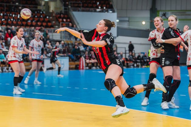 Sophia Cormann (TSV Bayer 04 Leverkusen, 10) beim Sprungwurf TSV Bayer 04 Leverkusen vs. TG Nuertingen, Handball, 2.Handball-Bundesliga, 22.Spieltag, Saison 2025 26, 29.03.2026, TSV Bayer 04 Leverkusen vs. TG Nuertingen, Handball, 2.HBL, 22.Spieltag, Saison 2025 26, 29.03.2026 Leverkusen Copyright: xEibner-Pressefoto LukasxBaldygax EP_LBA