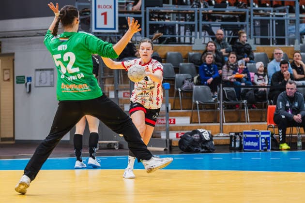 Merle Muth (TSV Bayer 04 Leverkusen, 52) haelt einen Wurf von Maileen Seeger (TG Nuettingen, 16) TSV Bayer 04 Leverkusen vs. TG Nuertingen, Handball, 2.Handball-Bundesliga, 22.Spieltag, Saison 2025 26, 29.03.2026, TSV Bayer 04 Leverkusen vs. TG Nuertingen, Handball, 2.HBL, 22.Spieltag, Saison 2025 26, 29.03.2026 Leverkusen Copyright: xEibner-Pressefoto LukasxBaldygax EP_LBA
