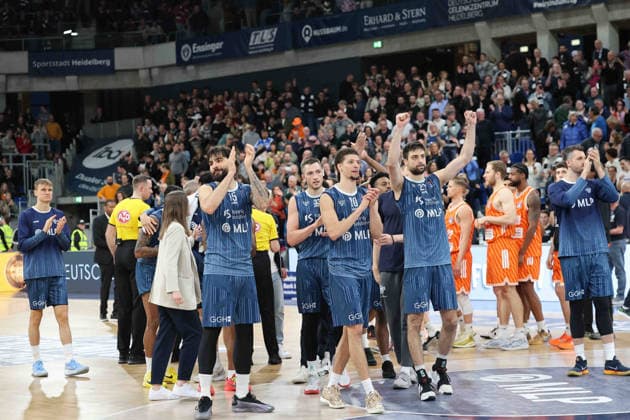 Glückliche Sieger MLP Academics Heidelberg GER, MLP Academics Heidelberg vs. Ratiopharm Ulm, Basketball, easycredit Basketball Bundesliga, 26.Spieltag, Saison, 2025 2026, 29.03.2025 GER, MLP Academics Heidelberg vs. Ratiopharm Ulm, Basketball, easycredit Basketball Bundesliga, 26.Spieltag, Saison, 2025 2026, 29.03.2025 Heidelberg Copyright: xEibner-Pressefoto JoergxHirschx EP_JHH