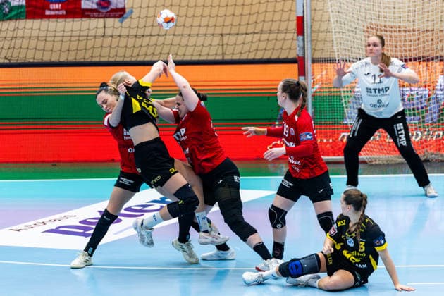 29.03.2026, GER, Handball, Frauen, Saison 2025 2026, EHF European League, Viertelfinale, Thueringer HC - Nykobing Falster Handbold Jana Scheib (Thueringer HC,20), Nanna Hinnerfeldt Andersen (Nykobing Falster Handbold), Josefine Hanfland (Thueringer HC,57), Luca Farago (Thueringer HC,19), Clara Ronde Haugaard Bang (Nykobing Falster Handbold) 99947 Bad Langensalza Salza Halle Sporthalle Mehrz Thüringen Deutschland