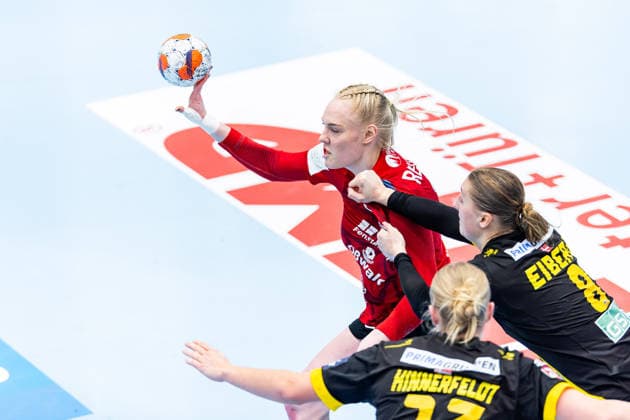 29.03.2026, GER, Handball, Frauen, Saison 2025 2026, EHF European League, Viertelfinale, Thueringer HC - Nykobing Falster Handbold Johanna Reichert (Thueringer HC,29), Stine Eiberg Jorgensen (Nykobing Falster Handbold), Nanna Hinnerfeldt Andersen (Nykobing Falster Handbold) 99947 Bad Langensalza Salza Halle Sporthalle Mehrz Thüringen Deutschland