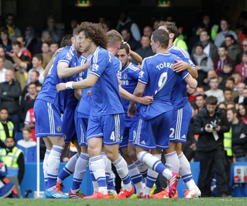 2013 14 Chelsea s Eden Hazard celebrates scoring his sides third goal from the penalty spot with his team mates. Chelsea are beating Arsenal 3:0 Chelsea 22 03 14 Chelsea v Arsenal 22 03 14 The Premier League Photo: Richard Washbrooke International Sports Fotos London Stamford Bridge England Copyright: xRichardxWashbrookex