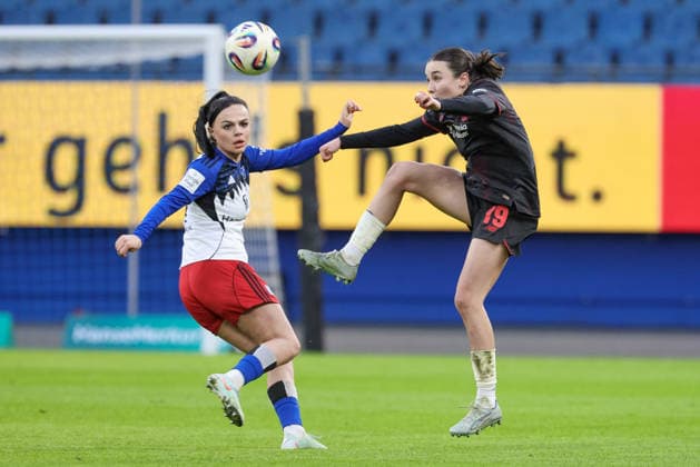 v.li.: Nigar Mirzaliyeva (Hamburger SV, HSV, 4) und Loreen Bender (Bayer 04 Leverkusen, 19) im Zweikampf, Duell, Dynamik, Aktion, Action, Spielszene, DIE DFB-RICHTLINIEN UNTERSAGEN JEGLICHE NUTZUNG VON FOTOS ALS SEQUENZBILDER UND ODER VIDEOÄHNLICHE FOTOSTRECKEN. DFB REGULATIONS PROHIBIT ANY USE OF PHOTOGRAPHS AS IMAGE SEQUENCES AND OR QUASI-VIDEO., 30.03.2026, Hamburg (Deutschland), Fussball, Google Pixel Frauen-Bundesliga, Hamburger SV - Bayer 04 Leverkusen