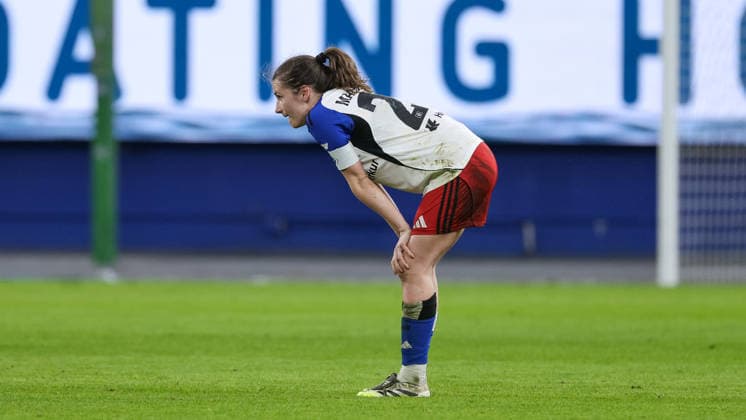 Pauline Machtens (Hamburger SV, HSV, 28) enttäuscht über die Niederlage, Enttäuschung nach dem Schlusspfiff, Abpfiff, Highlight, Verlierer, verloren, Frustration, pessimistisch, traurig, DIE DFB-RICHTLINIEN UNTERSAGEN JEGLICHE NUTZUNG VON FOTOS ALS SEQUENZBILDER UND ODER VIDEOÄHNLICHE FOTOSTRECKEN. DFB REGULATIONS PROHIBIT ANY USE OF PHOTOGRAPHS AS IMAGE SEQUENCES AND OR QUASI-VIDEO., 30.03.2026, Hamburg (Deutschland), Fussball, Google Pixel Frauen-Bundesliga, Hamburger SV - Bayer 04 Leverkusen
