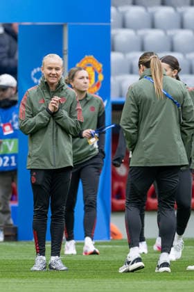 Pernille Harder (FC Bayern Muenchen Frauen, 21) bei der Platzbesichtigung GER, FC Bayern Muenchen vs. Manchester United, ManU W.F.C., Fussball, UEFA Womans Champions League, Viertelfinale Rueckspiel, Saison 2025 2026, 01.04.2026. GER, FC Bayern Muenchen vs. Manchester United W.F.C., Fussball, UEFA Womans Champions League, Viertelfinale Rueckspiel, Saison 2025 2026, 01.04.2026. Muenchen Copyright: xEibner-Pressefoto HeikexFeinerx EP_HFR